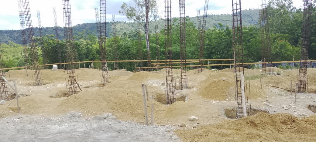 Foundation grid and reinforced column cages at the Sainte-Thérèse d’Avila church construction site in Guinaudée.